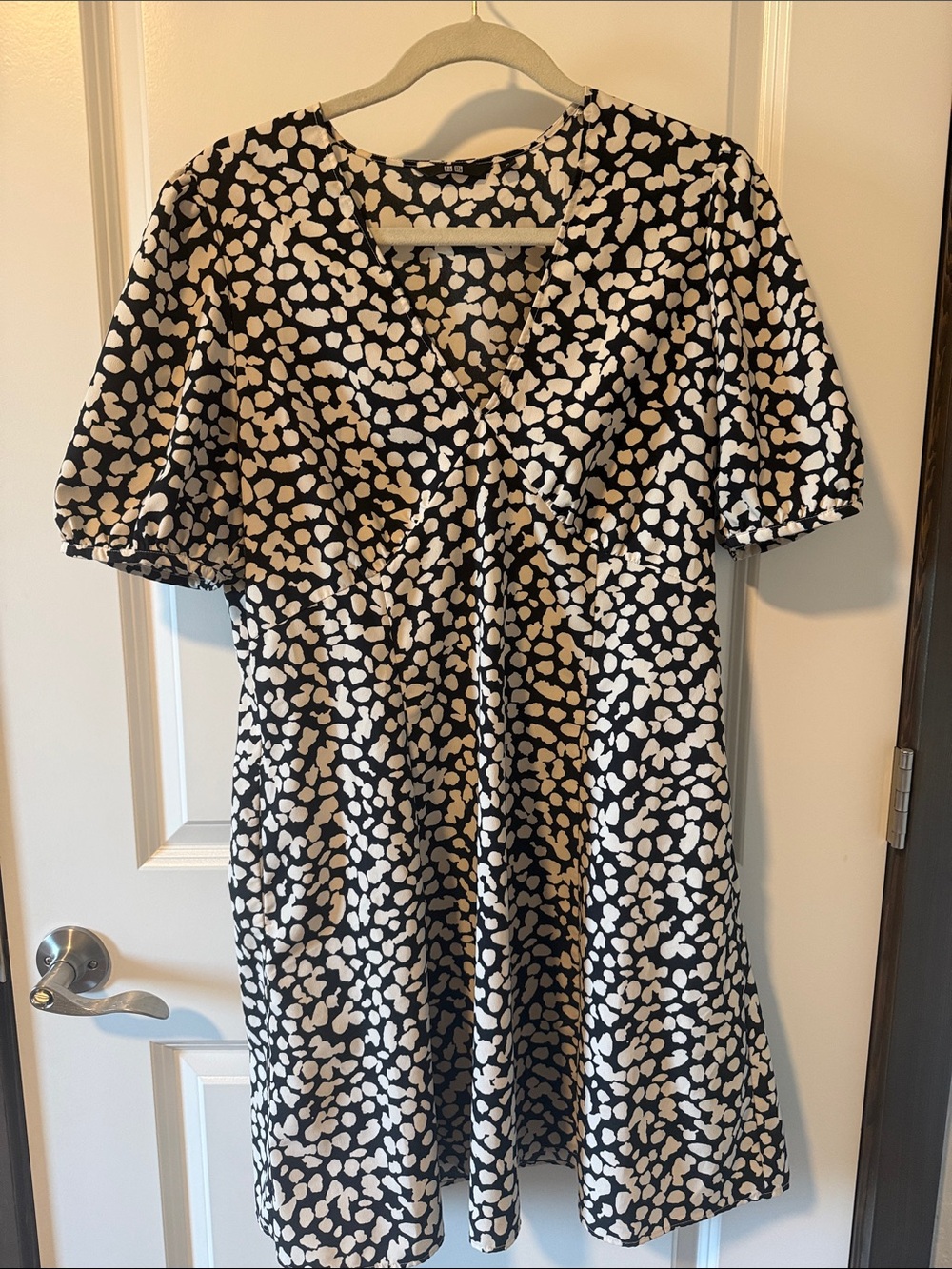 Uniqlo Black and White Printed V-Neck Women’s Dress